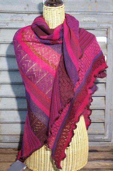 Invero Dreiecktuch Kyra Beere, reine Merinowolle extrafein